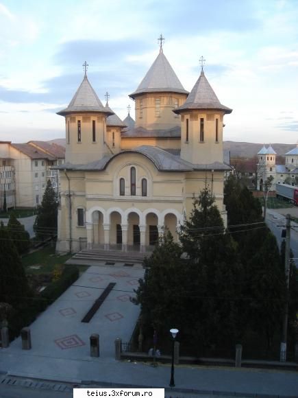cea mai mare biserica ortodoxa din teius biserica sf. treime