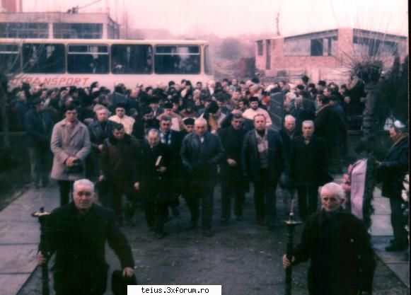 in curtea bisericii, ( 1987 ) biserica sf. treime