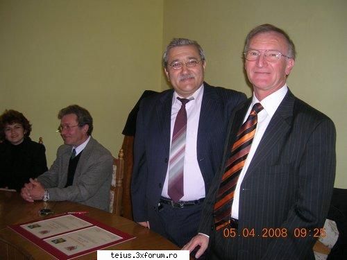 2 photos