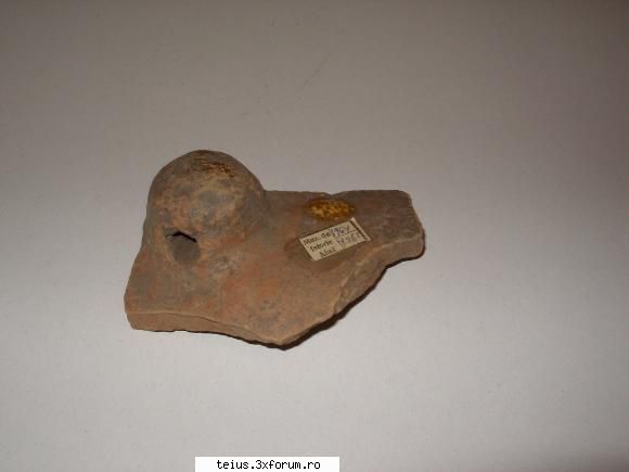 10 - fragment de vas cu buton perforat muzeul de istorie aiud sapaturi